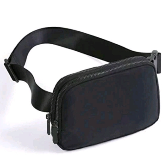 Keeping it Cool Black Sling Bag ✨️ - Picture 4 of 4